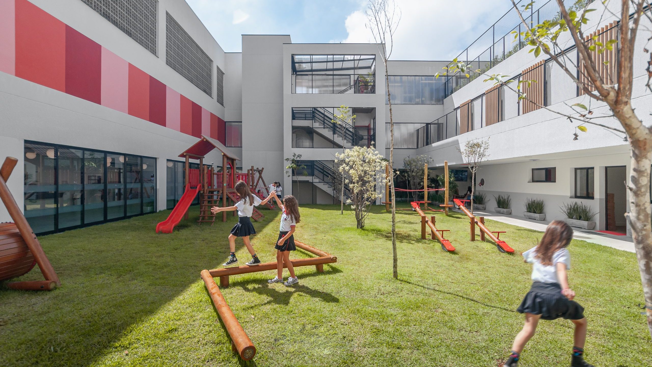 ARC Engenharia & STUDIO DLUX nas Escolas Red House: o Impacto de uma parceria de sucesso no segmento Educacional