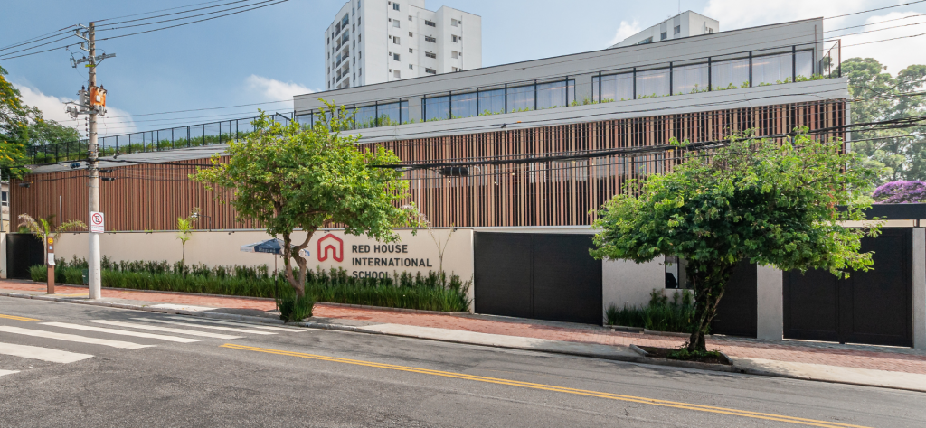 ARC Engenharia & STUDIO DLUX nas Escolas Red House: o Impacto de uma parceria de sucesso no segmento Educacional